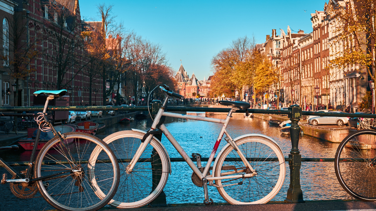 アムステルダム市内を巡る！サステナブルで住民目線な自転車ツアー